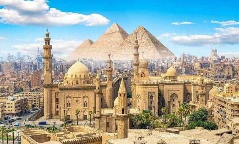 Cairo Day Trip by Bus | Explore Giza Pyramids, Sphinx & Egyptian Museum with Lunch | Best Hurghada Tours Tagesausflug-nach-Kairo-mit-dem-Bus-5